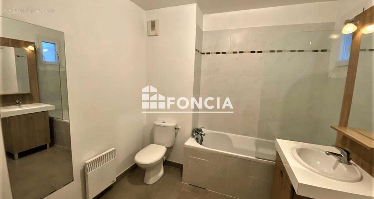 Appartement à ROQUEBRUNE-SUR-ARGENS