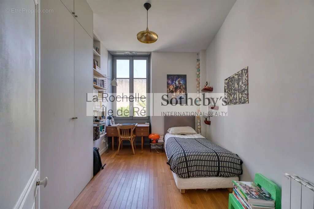 Un vrai citadin proche du port et de ses rues commerçantes, à la - photo 9