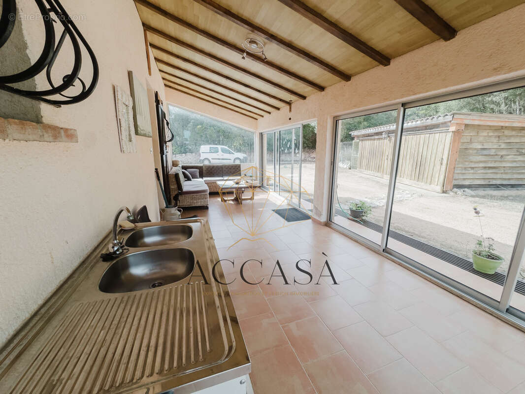 Propriété avec dépendance sur grand terrain constructible à 5 min de la plage de Bonifacio - photo 20