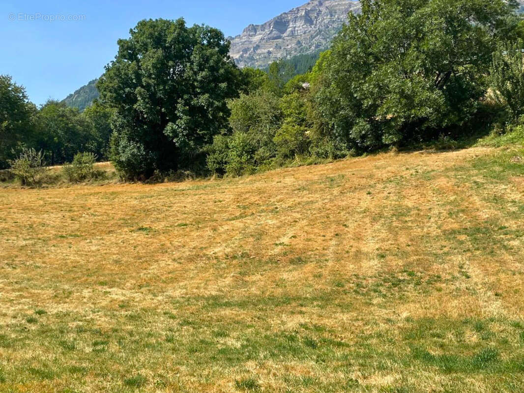 Terrain à SAINT-MICHEL-DE-CHAILLOL