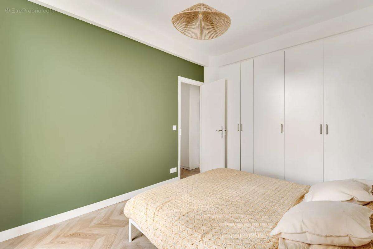 Appartement à COURBEVOIE