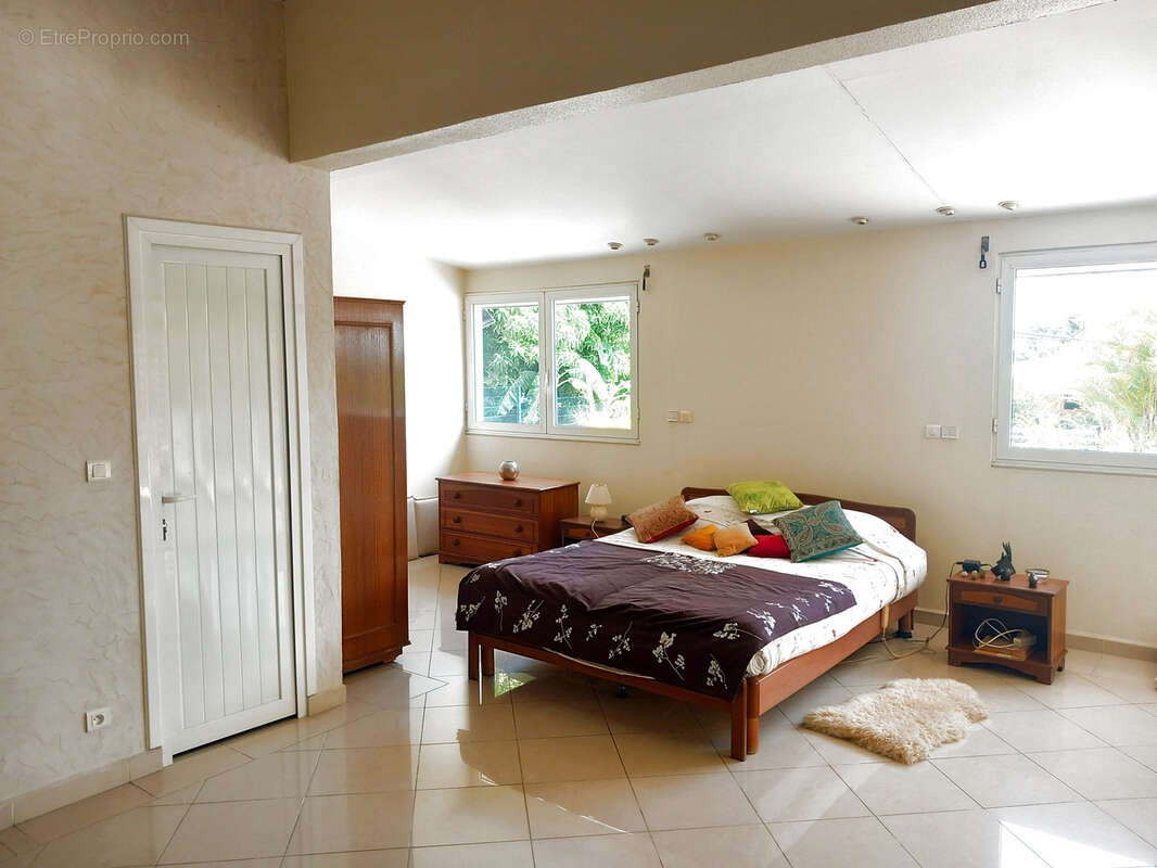 Maison à BAIE-MAHAULT