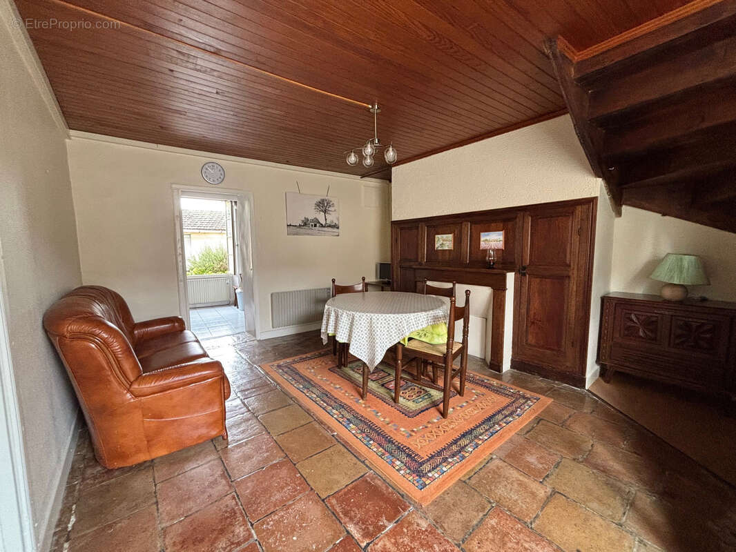 Maison à CASTELNAU-MONTRATIER