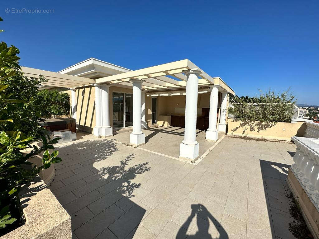 Appartement à SAINT-LAURENT-DU-VAR