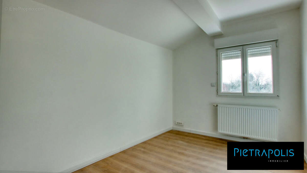 Maison 115 m² à Saint-Nizier-Le-Desert  - photo 9