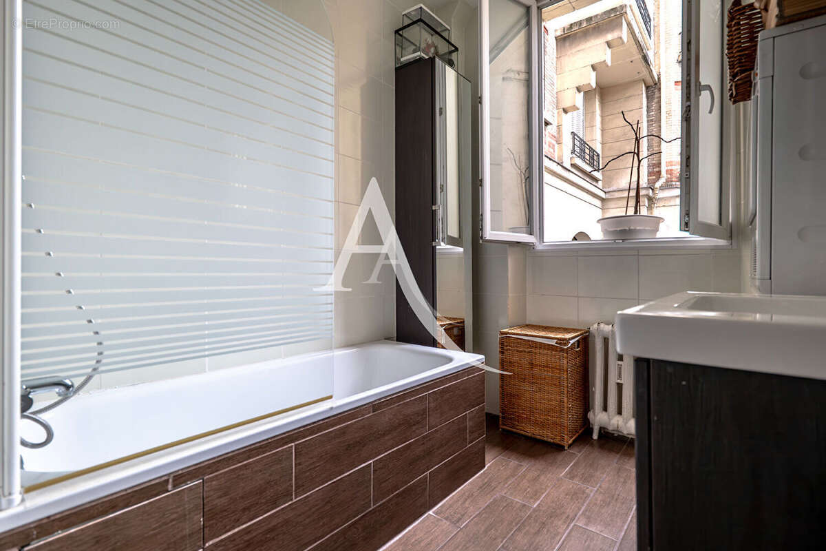 Appartement à PARIS-11E