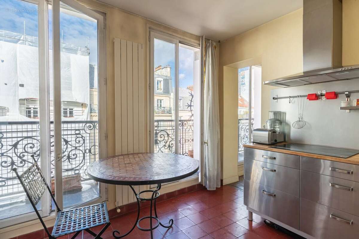 Appartement à PARIS-10E