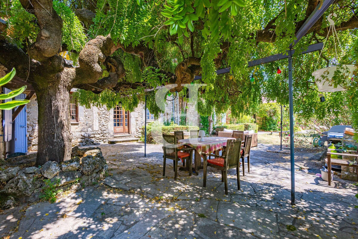 Maison à MONTELIMAR