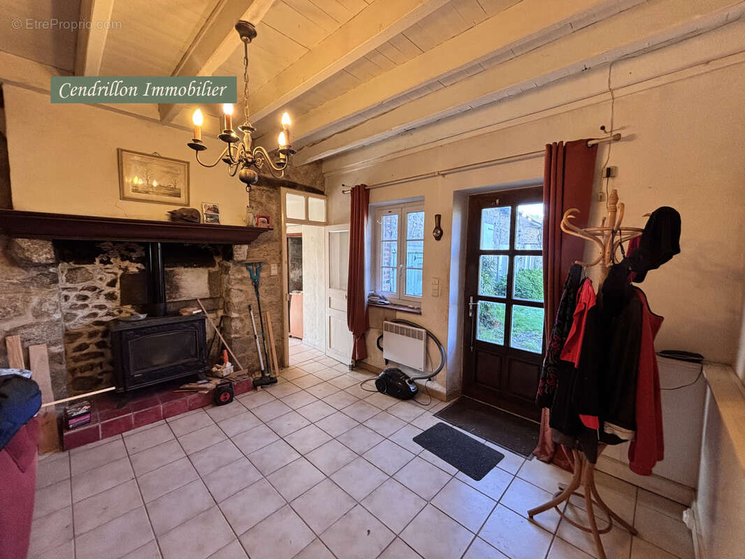 Maison en pierres, 80m2, deux chambres, grand jardin et dépendance. - photo 5