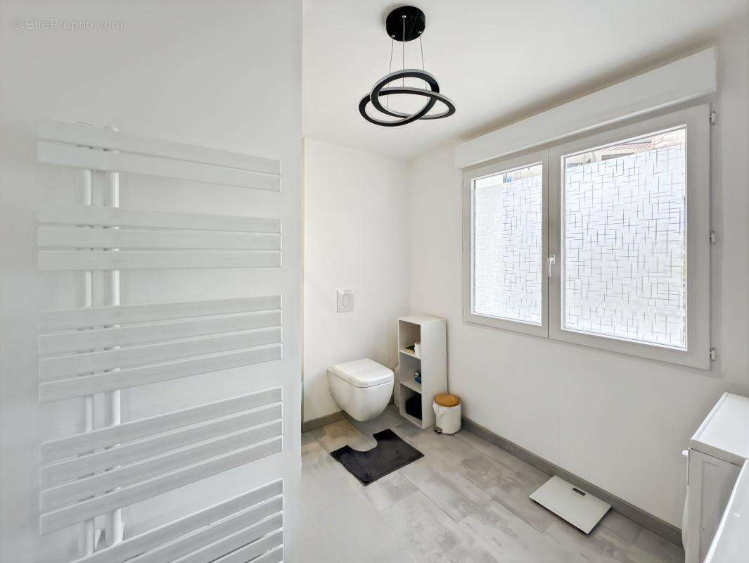 Maison à NOTRE-DAME-DE-SANILHAC