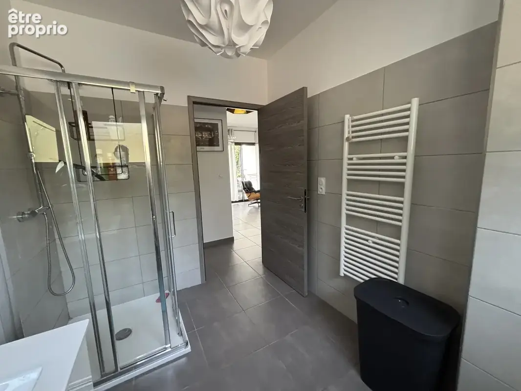 Appartement de 114m2 sur 2 niveaux  avec jardin aménagé dans résidence sécurisée avec piscine - photo 15