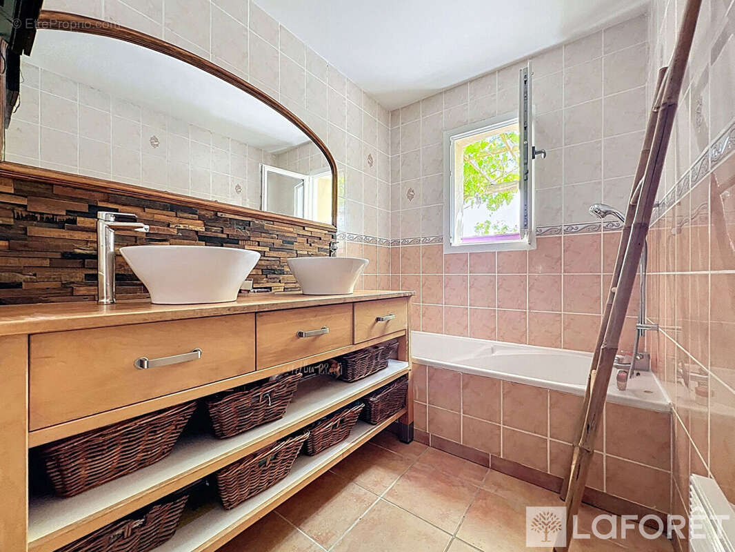 Maison à MONTREVAULT