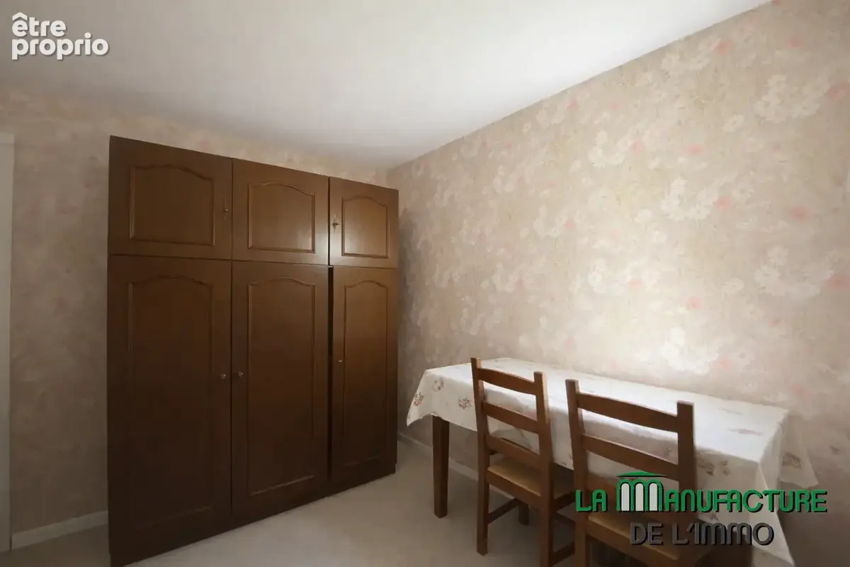 Appartement f3 traversant avec balcon - parking collectif - saint-etienne sud - photo 7