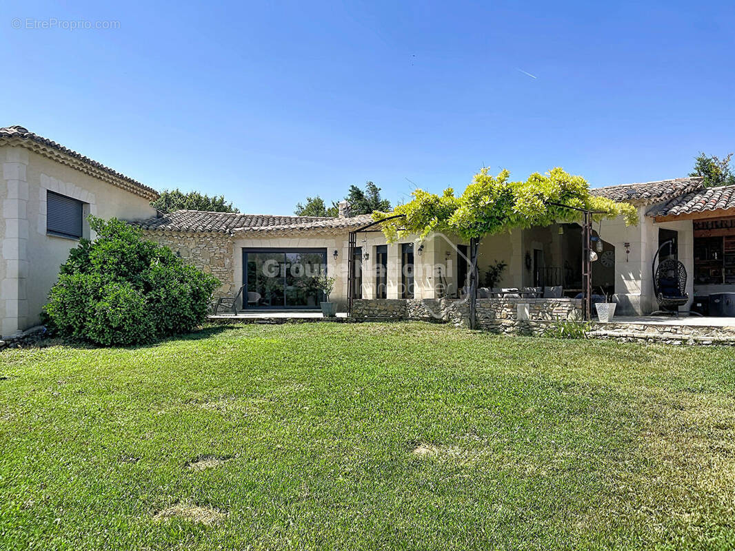 Maison à SAINTE-CECILE-LES-VIGNES