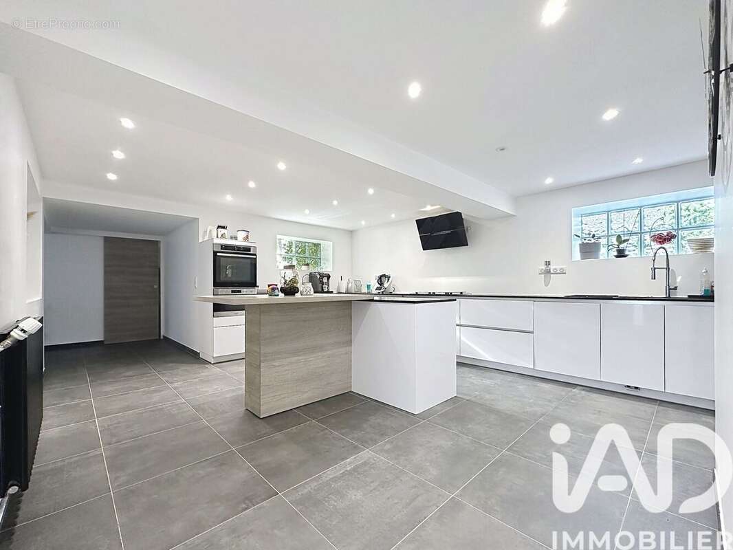 Maison 350 m² à Vieille-Eglise-En-Yvelines  - photo 3