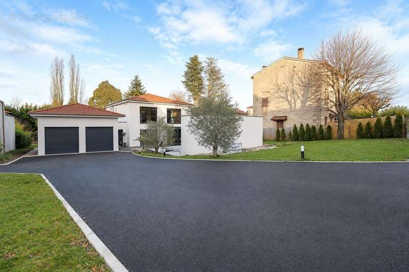 Saint-Maurice de Lignon:Villa contemporaine de 157 m2 habitables, 3 chambres sur terrain paysager de 1700 m2 avec piscine - photo 2