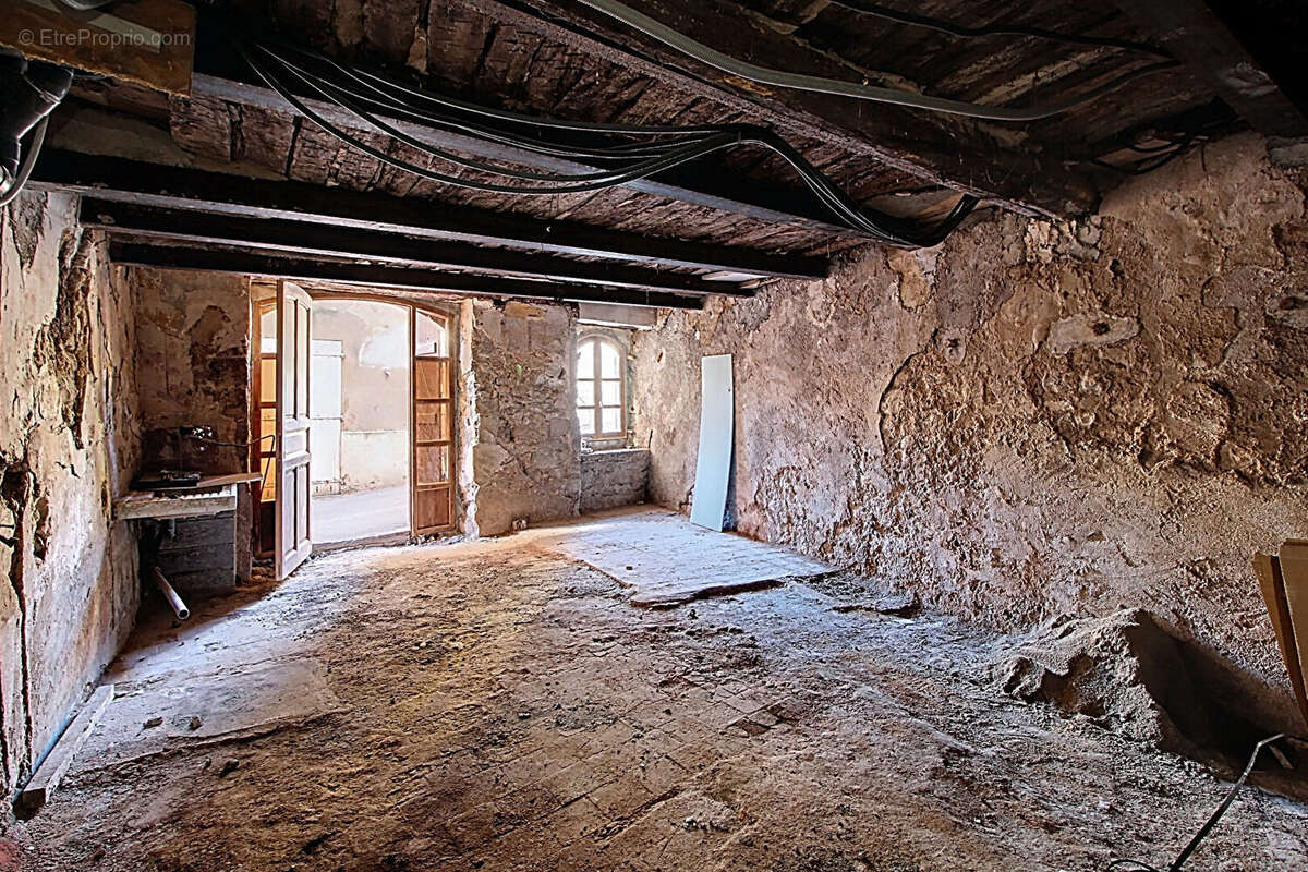 Appartement à LORGUES