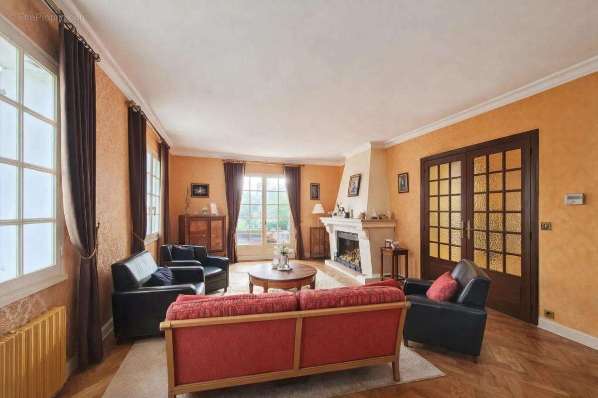 Maison à LINARS