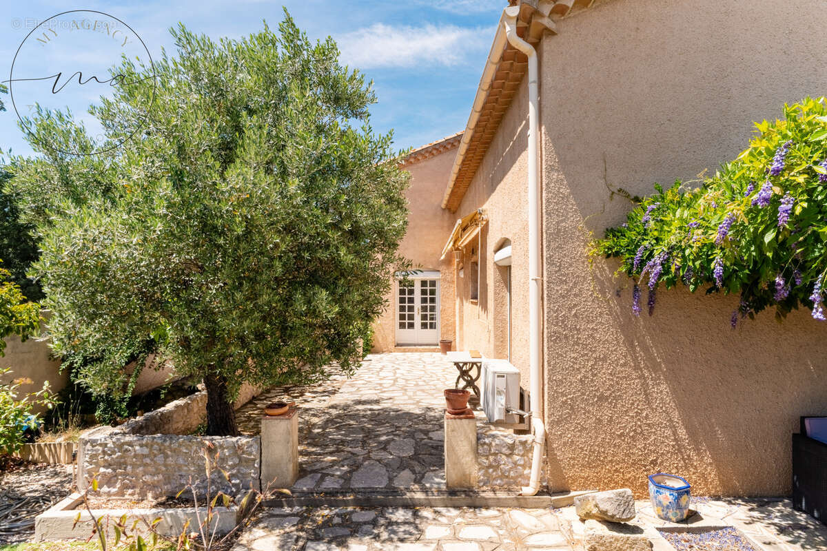 Lignan-sur-Orb   Maison de caractère 215 m2, 5 chambres, piscine, terrain 983 m2 - photo 11