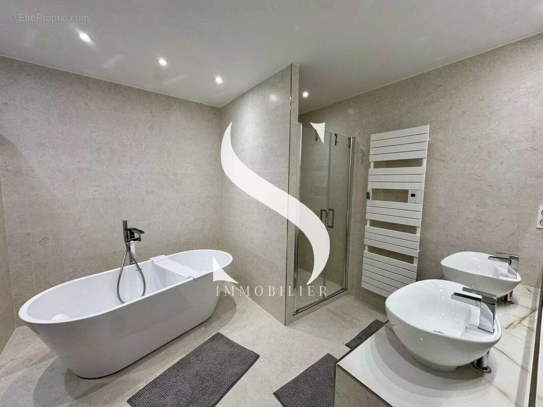 Appartement à VALLAURIS