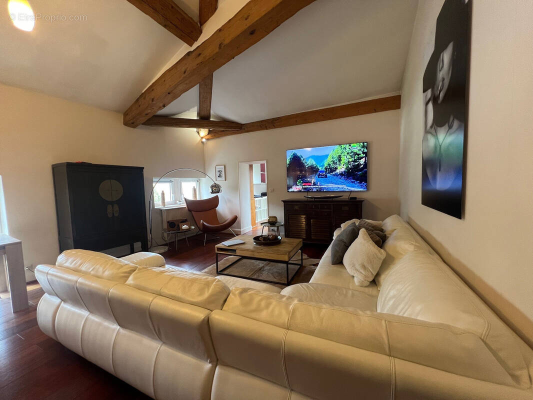 Appartement à COLLONGES-AU-MONT-D'OR