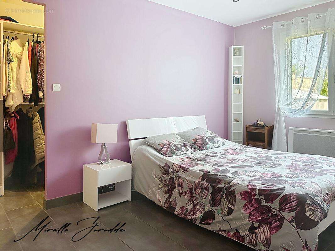 Maison à JONQUIERES-SAINT-VINCENT