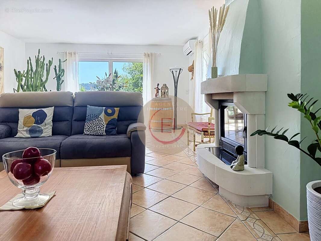 Maison à LES ADRETS-DE-L'ESTEREL
