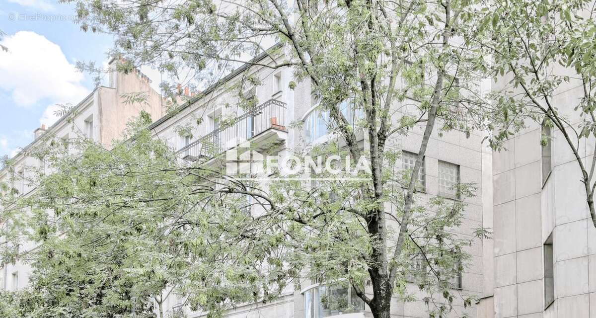Tram jean moulin studio transformable en 2p dans immeuble recent - photo 9