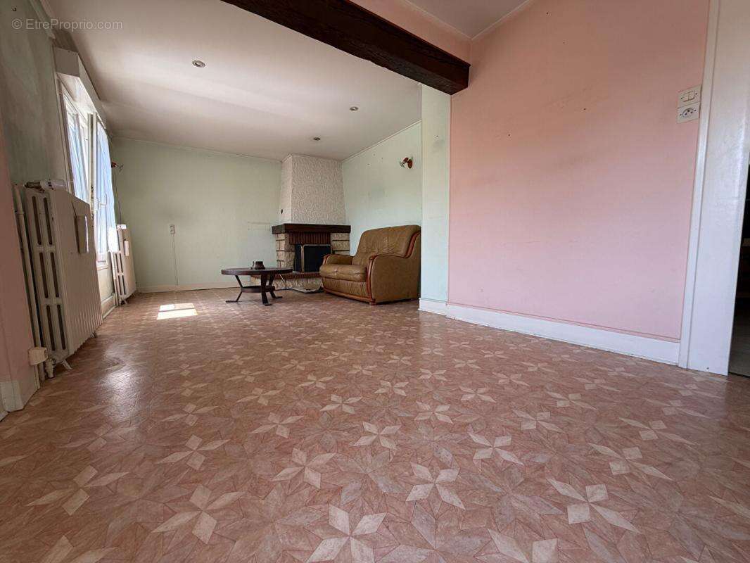 Idéal investisseurs ; Maison Montbeliard 5 pièce(s) 95 m2 avec 12 garages déjà loués - photo 4