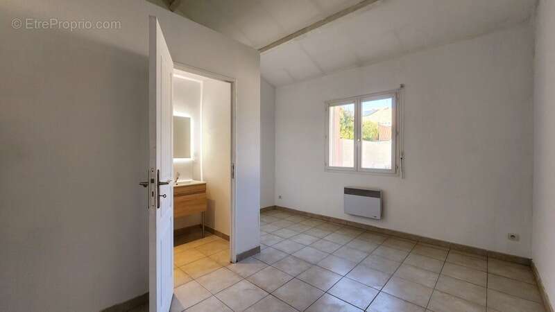 Maison à MONTBAZIN