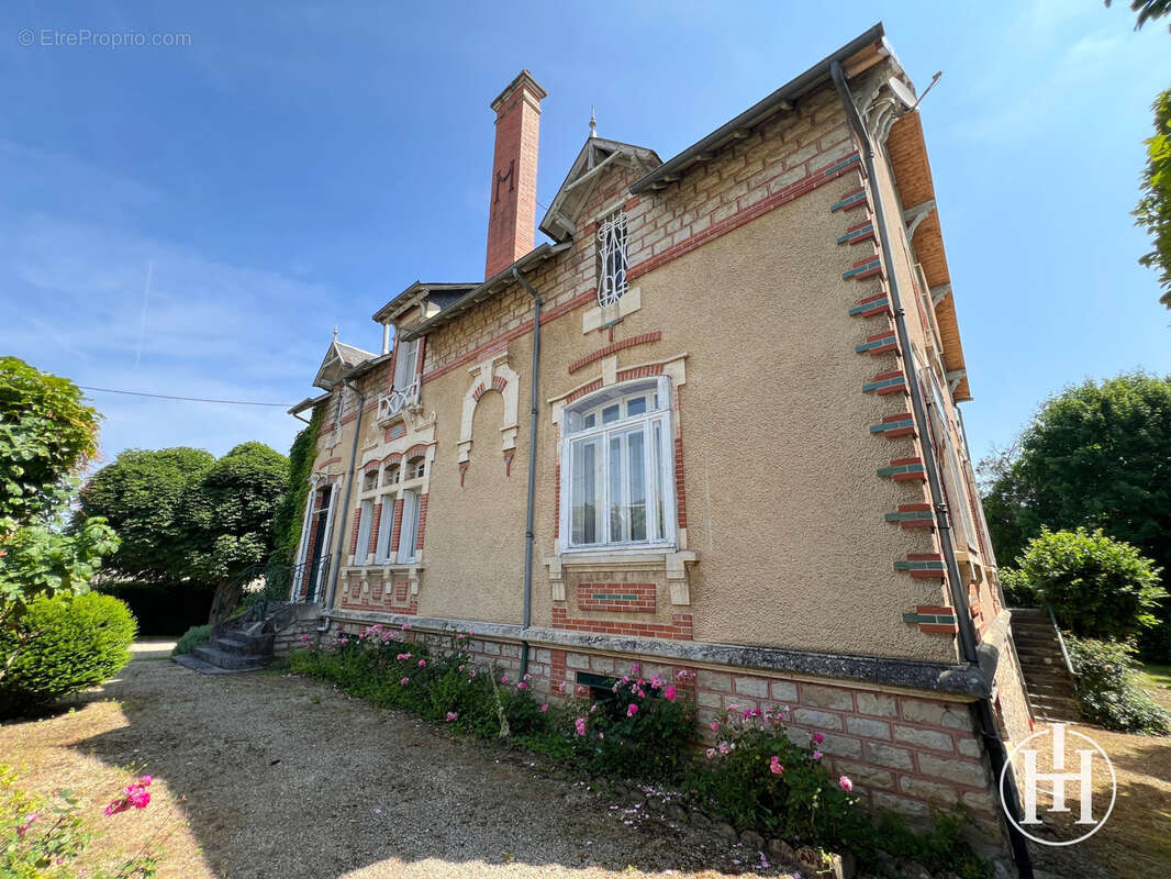 Maison à SAINT-AMAND-MONTROND