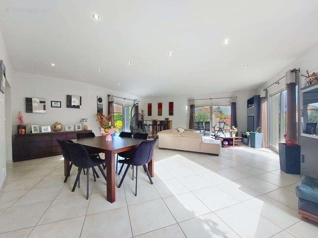 Maison à SAINT-BONNET-DE-MURE