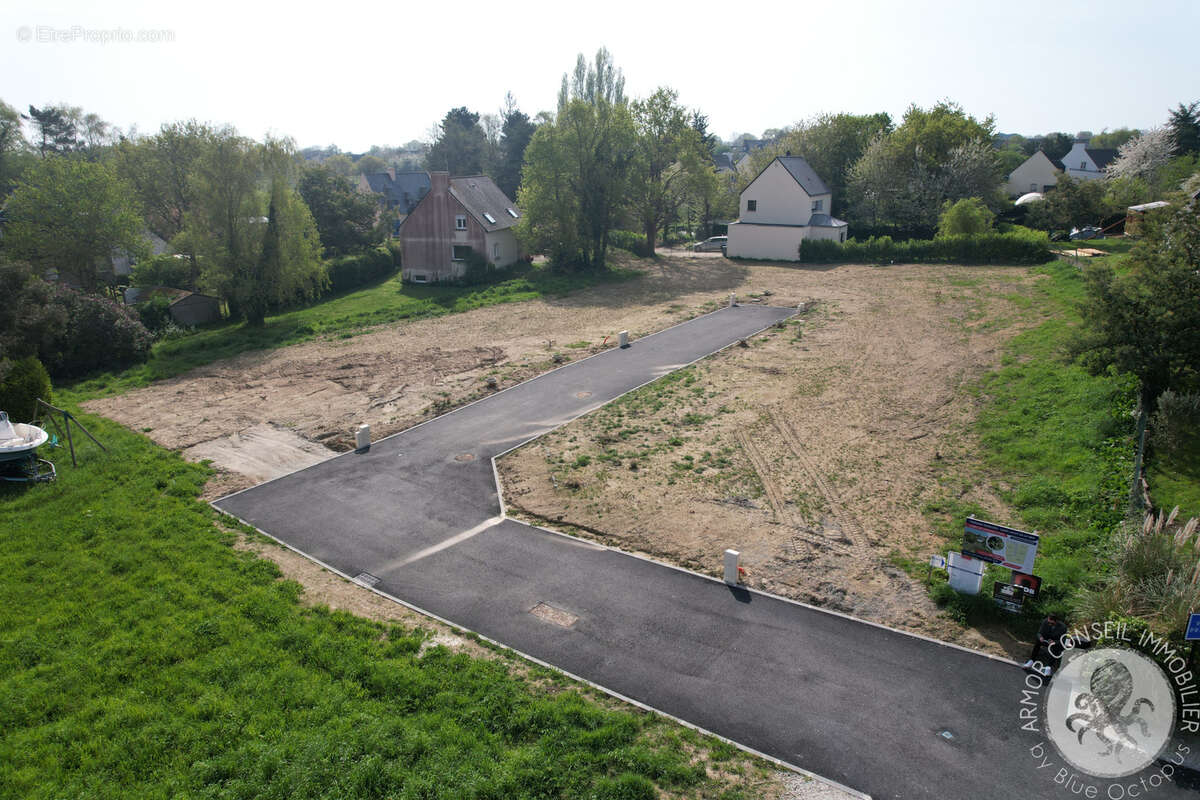 Terrain à SAINT-JACUT-DE-LA-MER