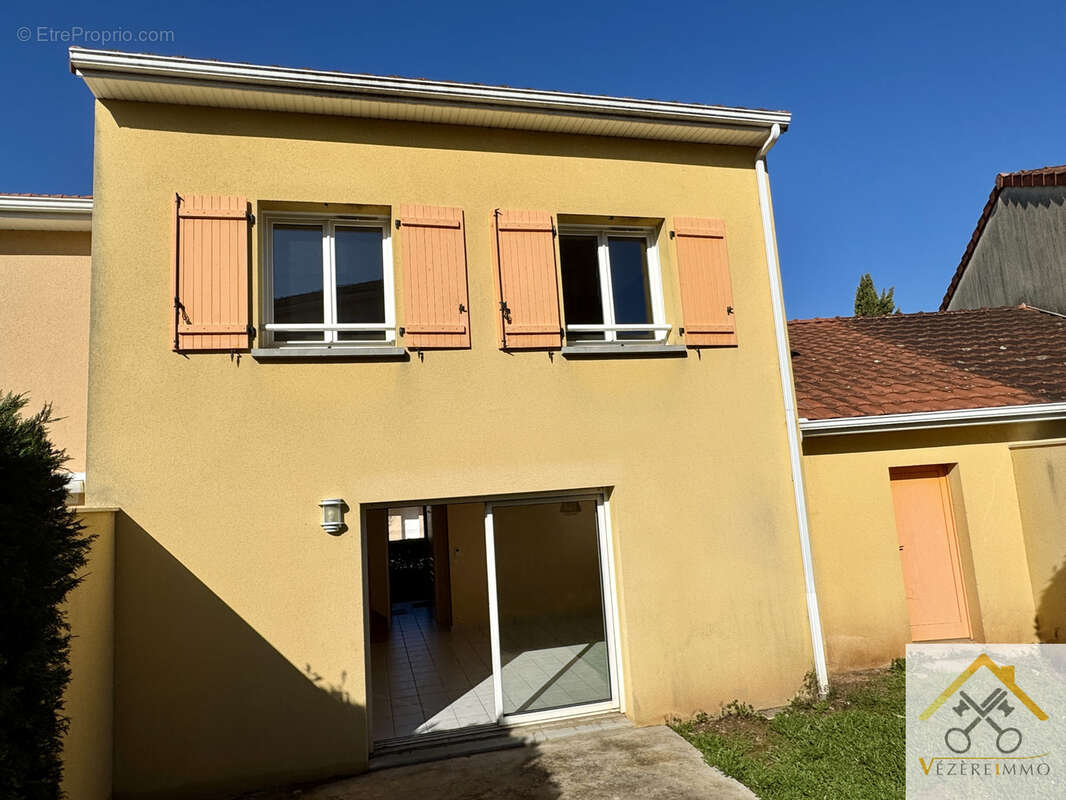 Maison à OBJAT