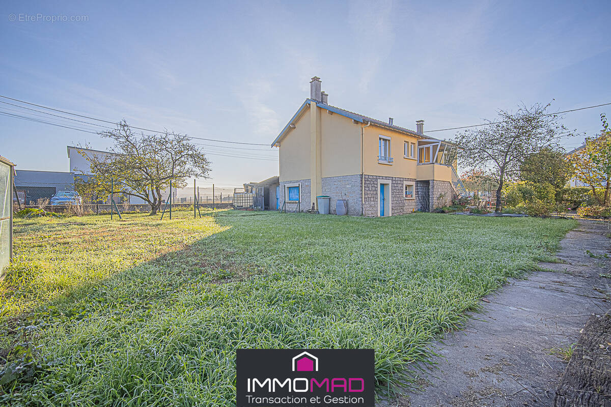 Maison à DUGNY-SUR-MEUSE