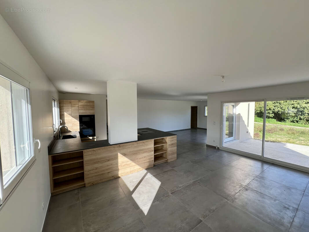 Maison à LES GRANGES-GONTARDES