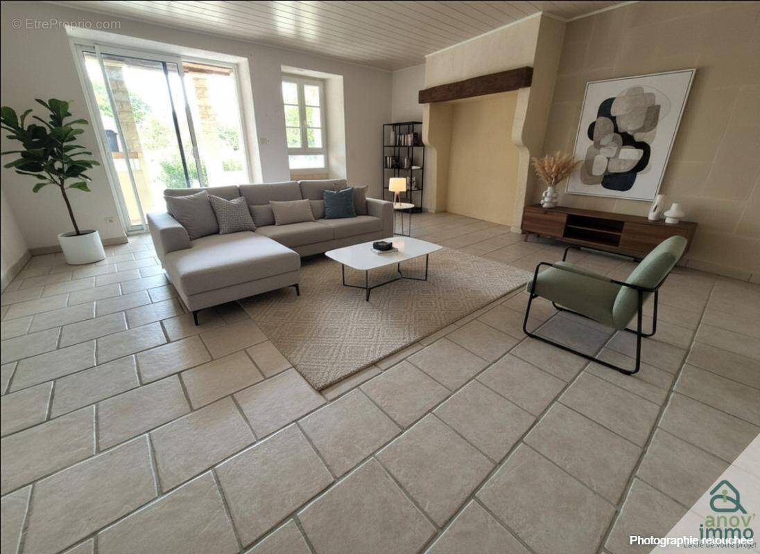 Maison à MONTMOREAU-SAINT-CYBARD