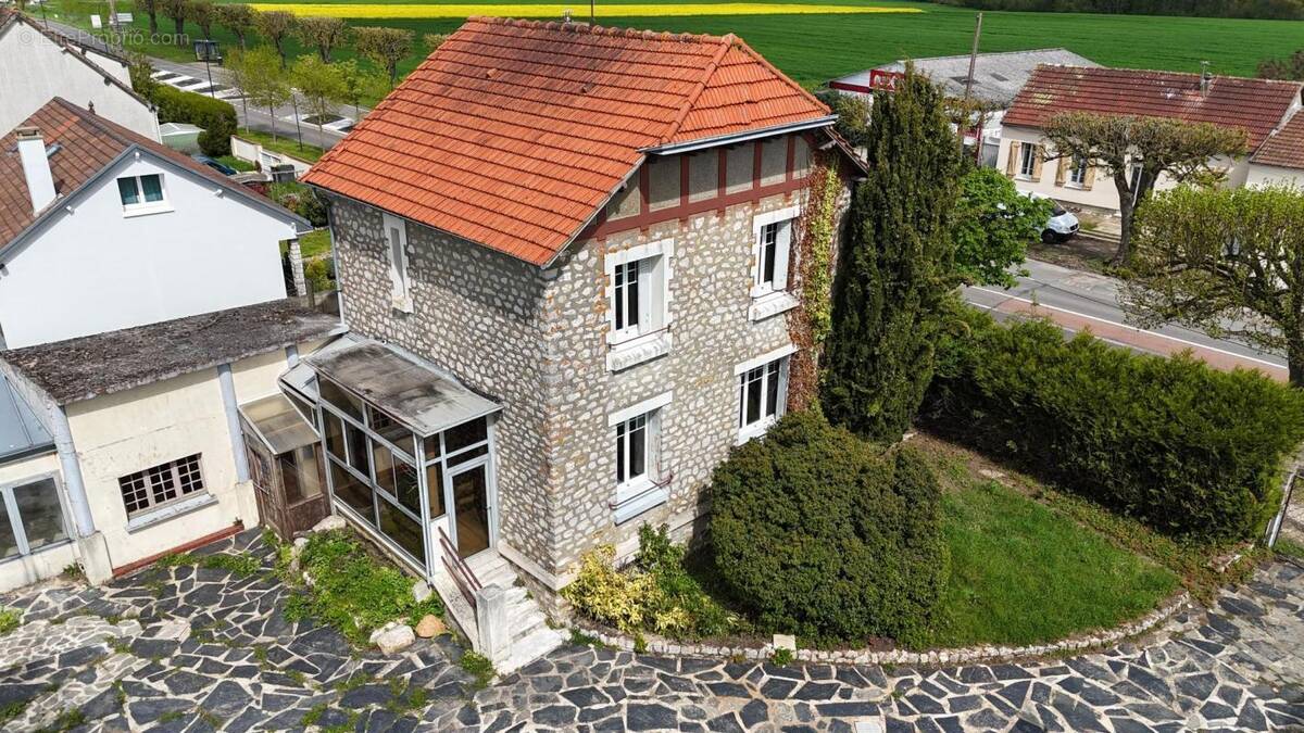 Maison à LEVES