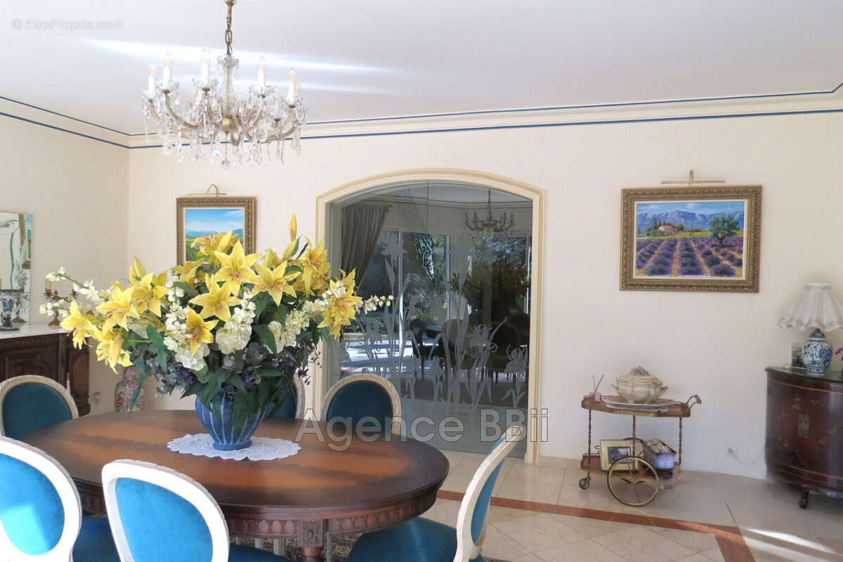 Maison 500 m² à Mougins  - photo 2