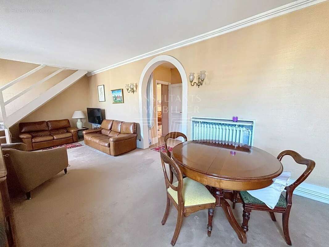 Appartement à NEUILLY-SUR-SEINE