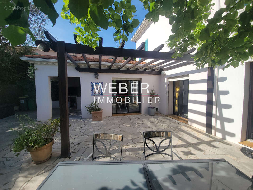 TOULON OUEST  - MAISON 200 m2 - 6 chambres - Piscine - photo 5