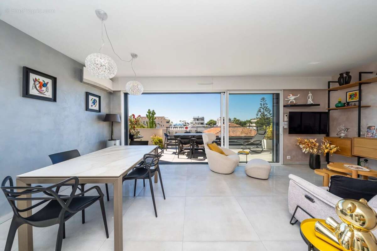 Appartement à SAINT-LAURENT-DU-VAR