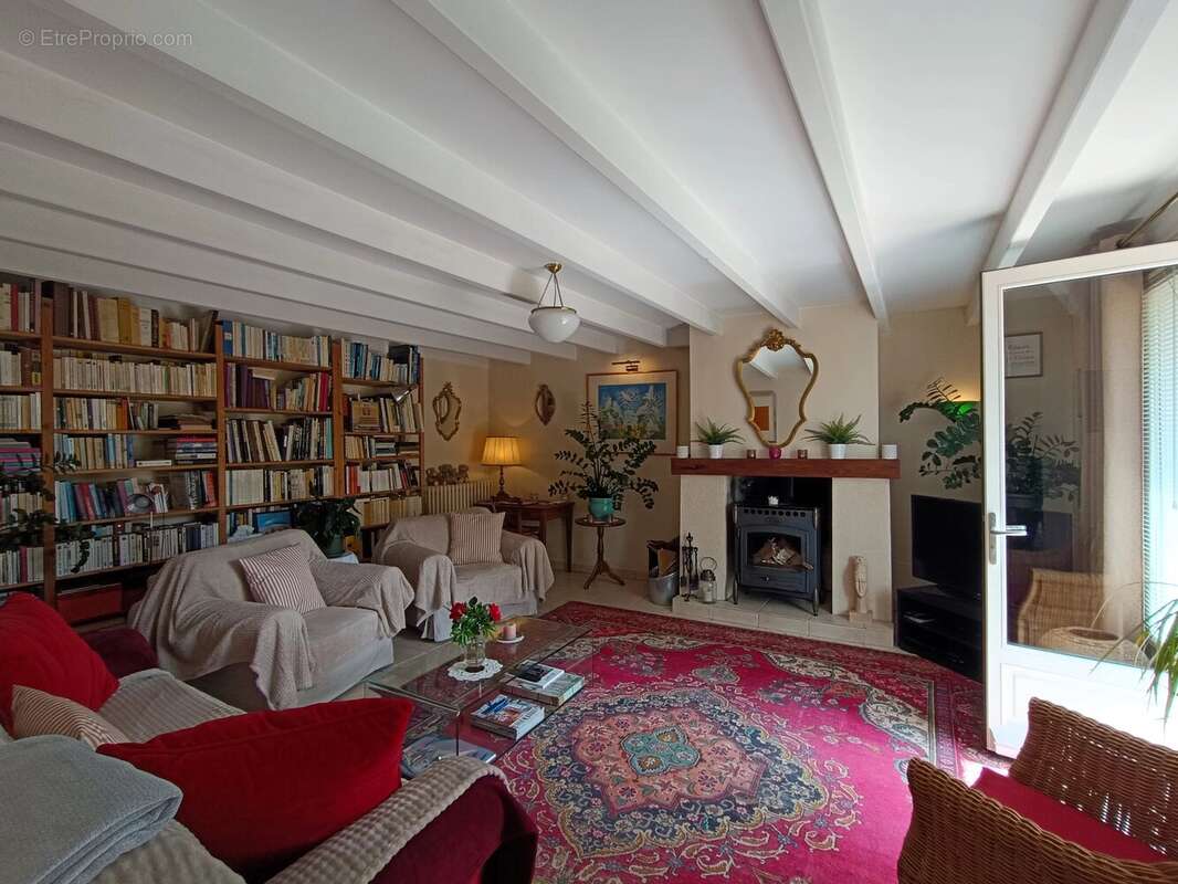 Maison à BLANZAC-LES-MATHA