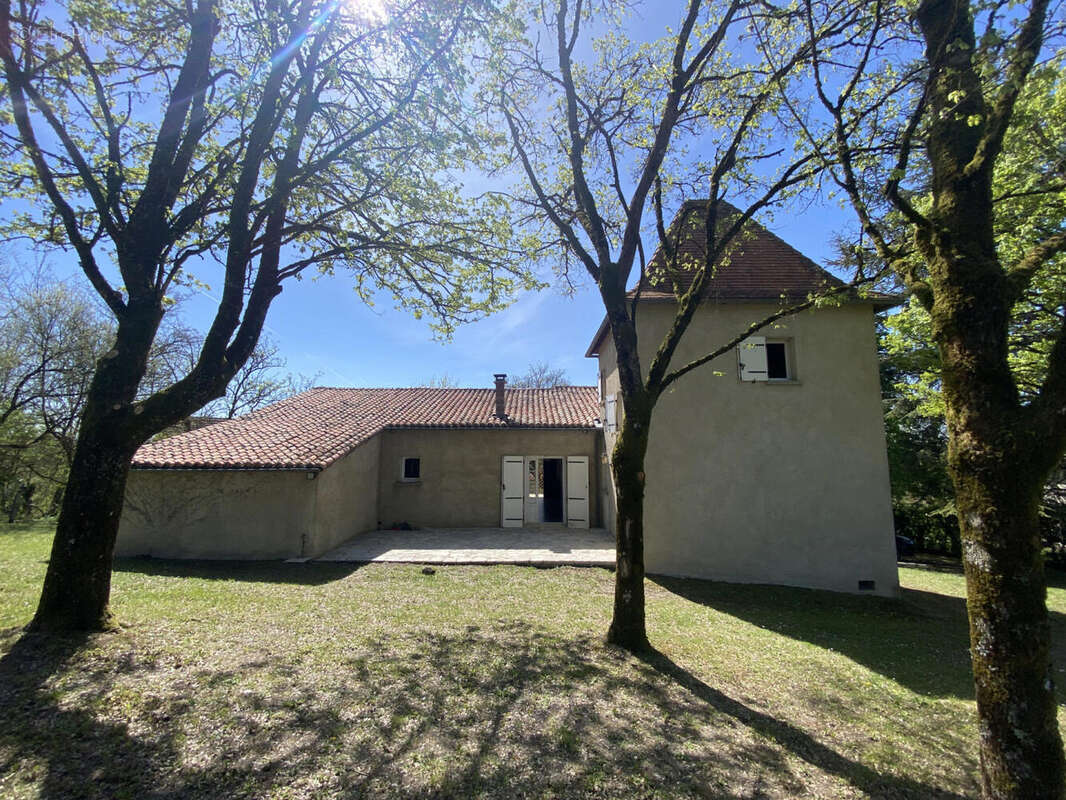 ARRIERE - Maison à MONTMOREAU-SAINT-CYBARD