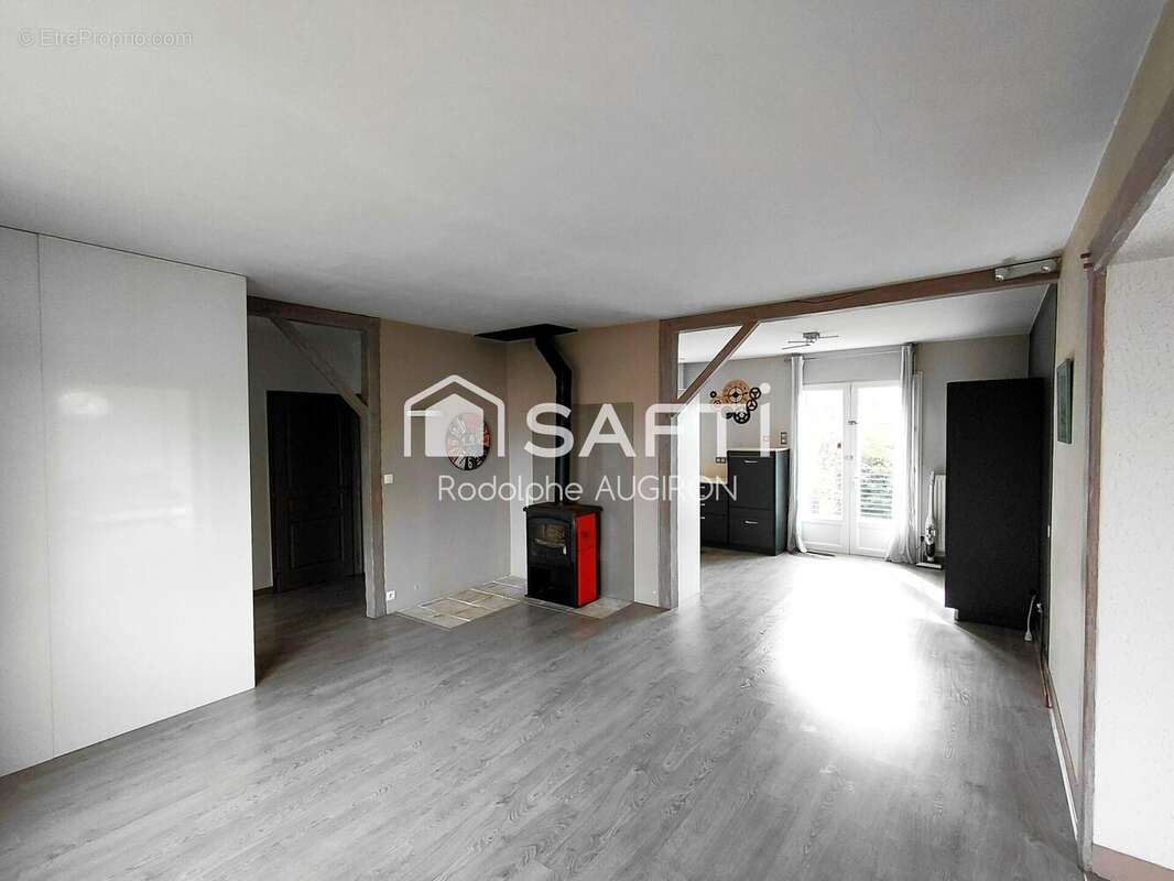 Photo 3