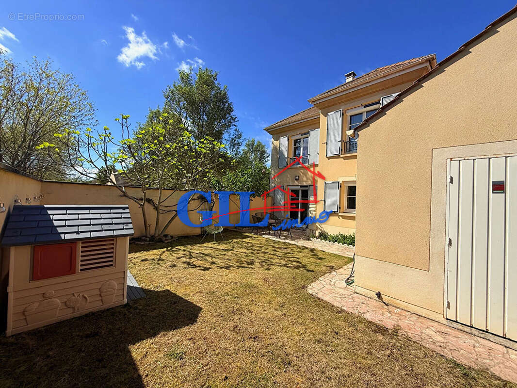 Maison à SAVIGNY-LE-TEMPLE