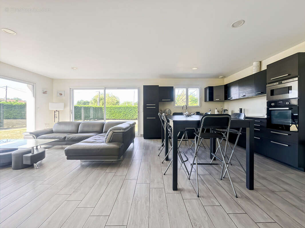 A vendre - Maison récente de plain-pied à LA BRÈDE - 5 pièce(s) - photo 7