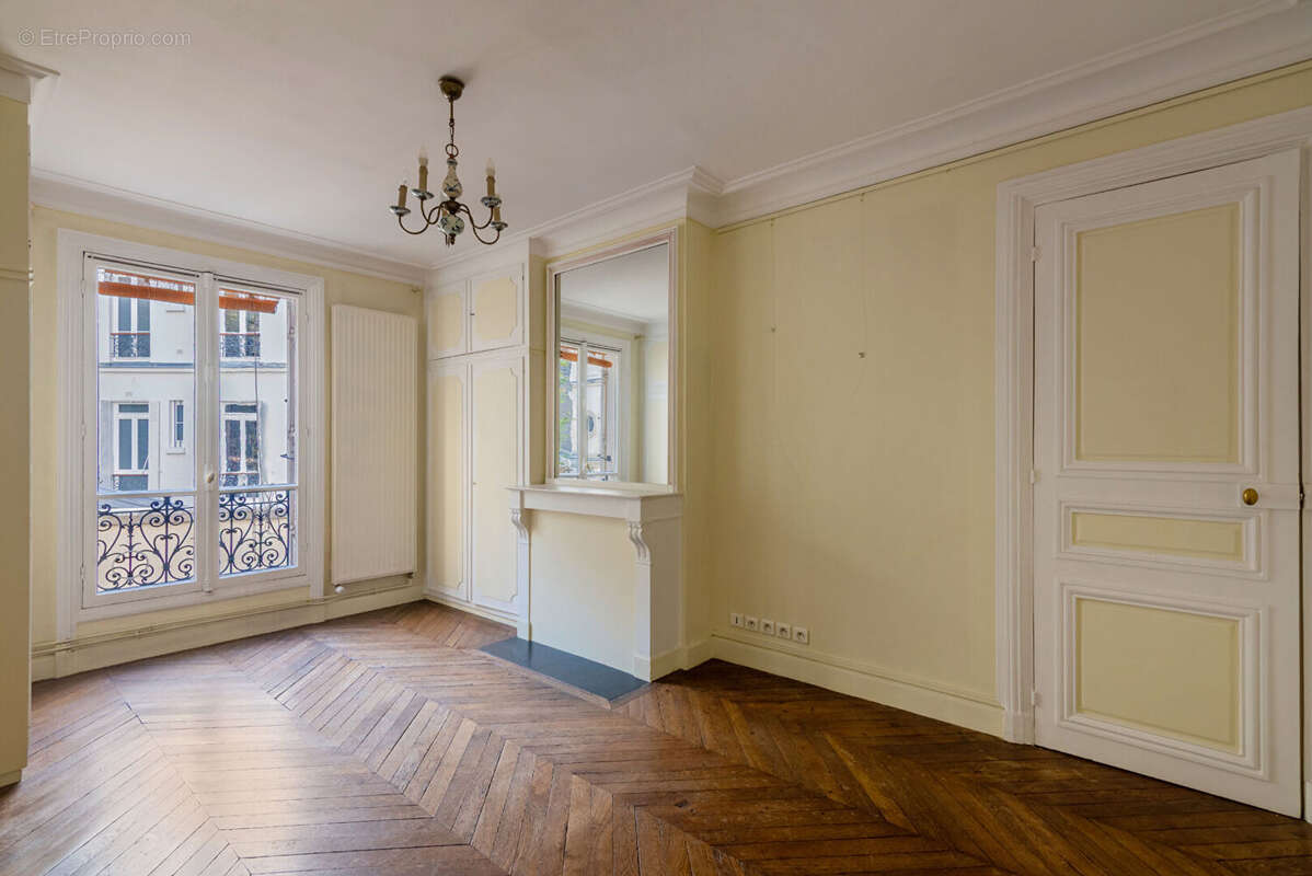Appartement à PARIS-8E