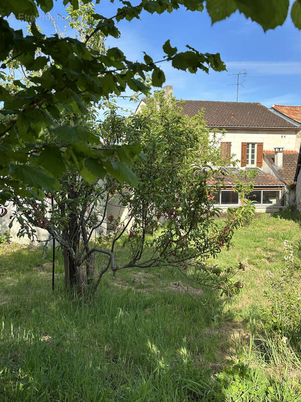 Maison à LA ROCHE-CHALAIS