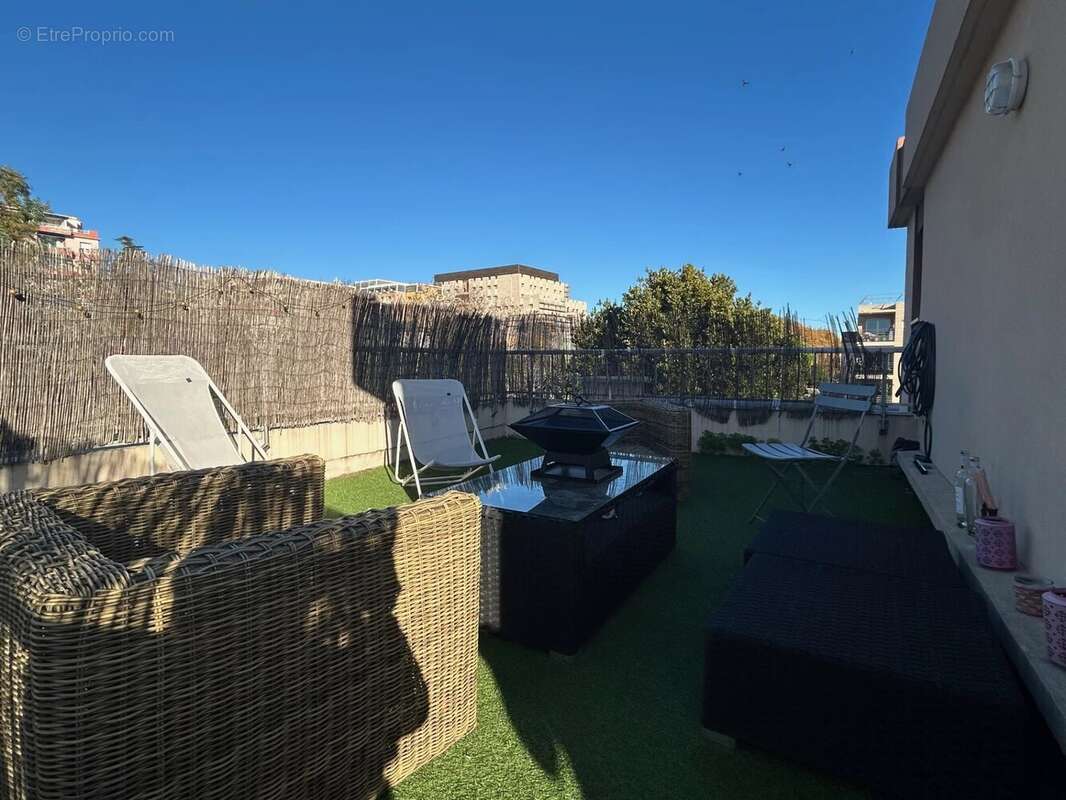 Appartement à SAINT-LAURENT-DU-VAR